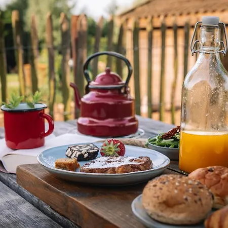 Landhoeve Bed & Breakfast *